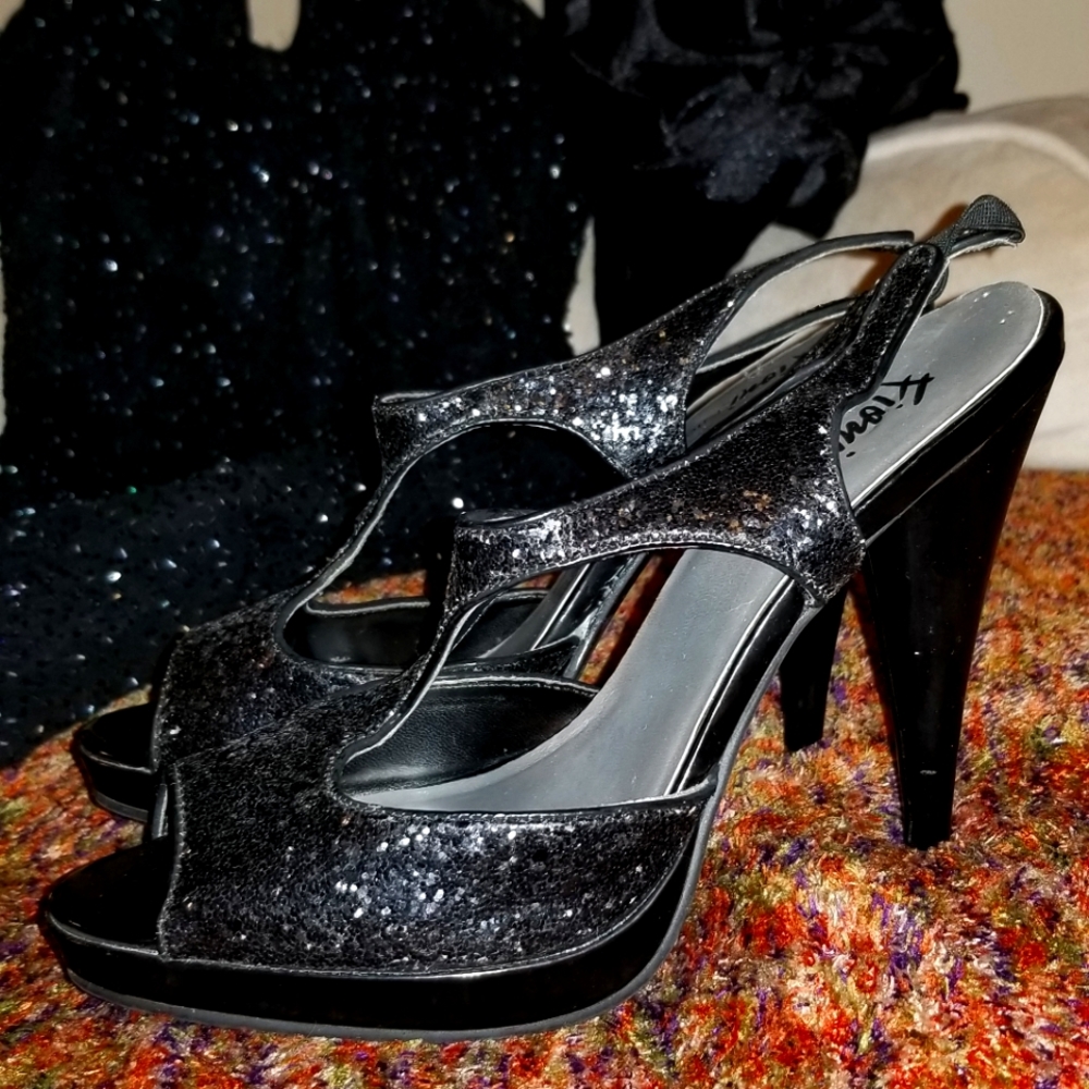 Womens size 9 Fioni Black Confetti heels